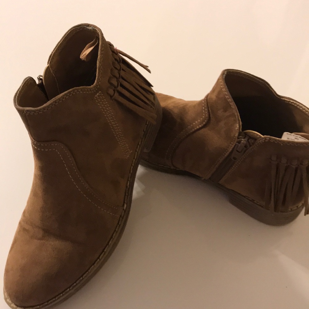 Girls old navy amble boot size 2 tan